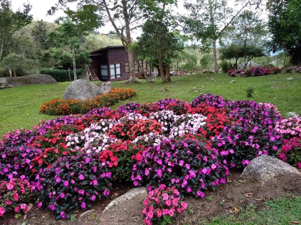 Hotel Spring Garden à Kampong Kundassan Extérieur photo